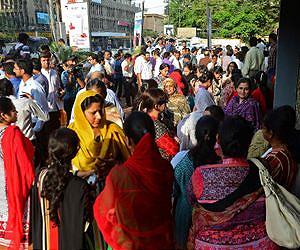Pakistan quake death toll surges above 300