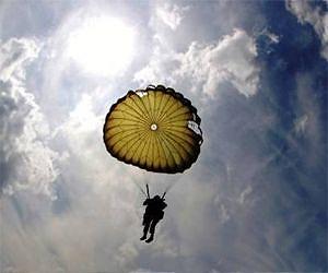 Israeli paras prep for airborne strikes