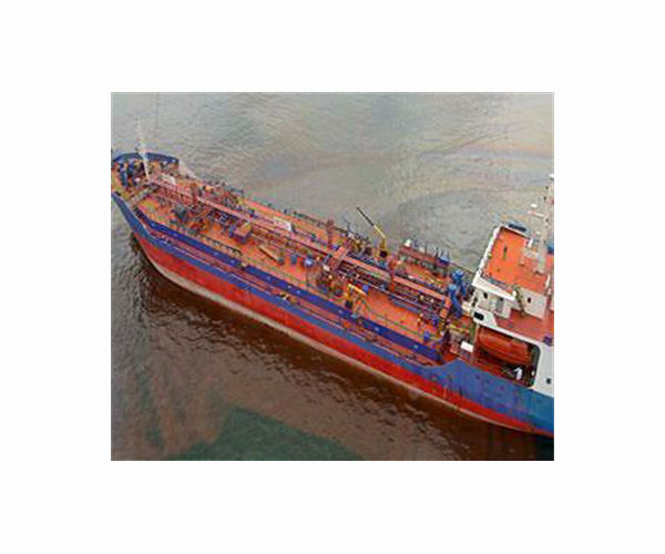 Fishing banned as Philippine oil spill spreads