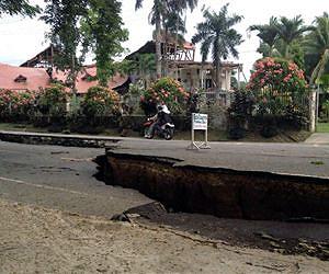 93 dead as quake hits Philippine tourist islands