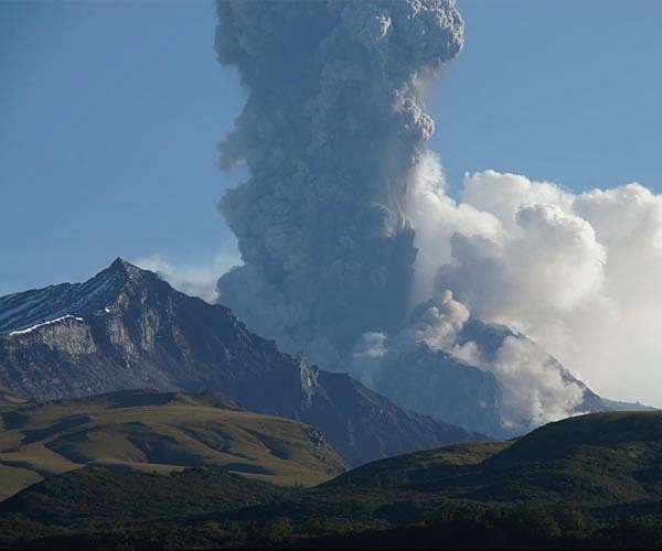 Russian volcano puts on display in latest eruption
