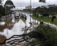 Heavy flooding brings chaos to Sao Paulo