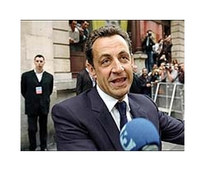 Pollution-fighter Sarkozy protects oil refineries