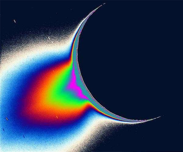 Radiation may explain organic molecules in Enceladus plumes