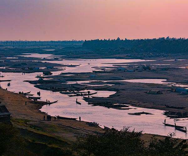 Floods ease in Bangladesh but 300,000 still in shelters