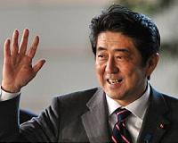 Japan PM Abe welcomed near Tiananmen Square in rare China visit