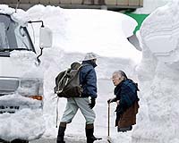 Hundreds of cars stuck in snow-hit Japan