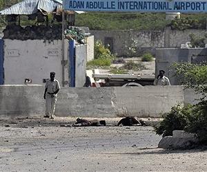 Somali soldier kills five during food aid handout