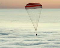Scott Kelly and Mikhail Kornienko return to Earth after One-Year Mission