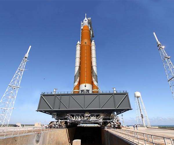 NASA's moon rocket, spacecraft return for repair after scrubbed test