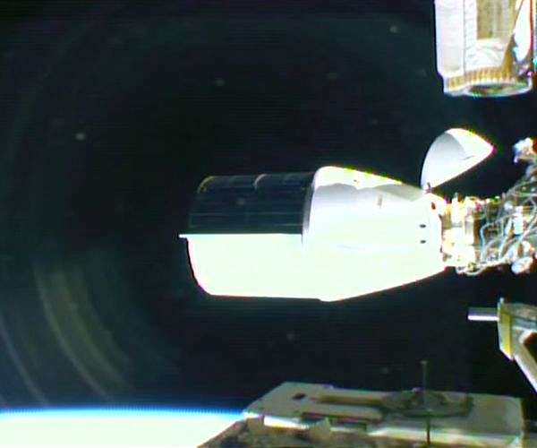 Dragon executes first successful reboost for Space Station