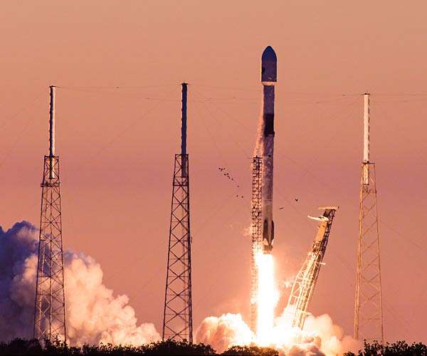 SpaceX Expands Global Internet Coverage with 22 New Starlink Satellites