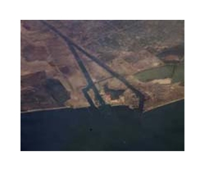 Israeli warships pass though Suez canal