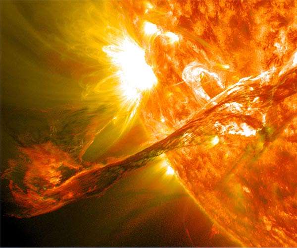 Researchers from IRSOL and IAC solve twenty-year-old paradox in solar physics