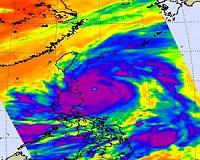 Thousands flee as super typhoon barrels towards Taiwan