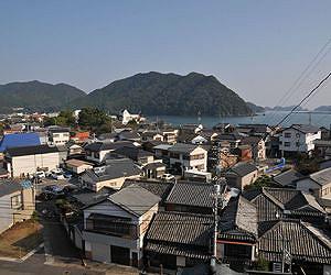 Japan city watches 'premonitory' signs for tsunami