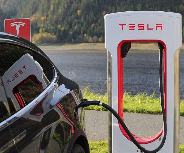 Hertz to shrink EV rental fleet over sluggish US demand