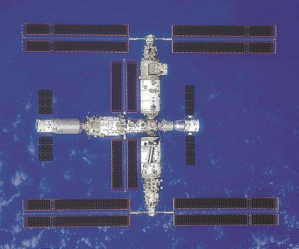 Astronaut insights from mid mission aboard Tiangong