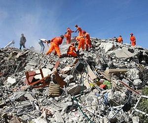 Debt crisis, earthquakes slam Munich Re 2011 profits