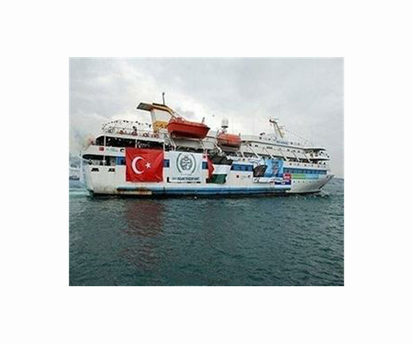 Tearful Turkish-Lebanese evacuate Lebanon by sea