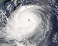 Strong typhoon bears down on Japan