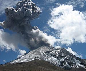 Volcano prompts declaration of emergency in Peru
