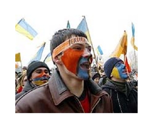 West cautious on Ukraine protests as Russia takes hard line
