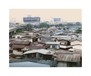 Small bag offers solution to Kenyan slum's 'flying toilets'