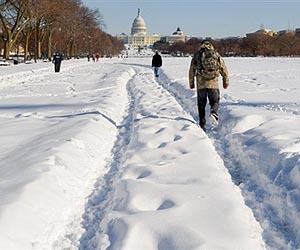 Snowbound US government freezes up on hot issues