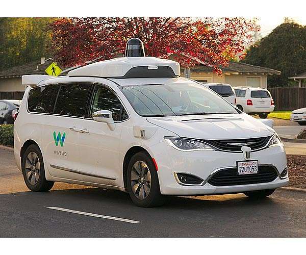 US cops pull over driverless car after illegal U-turn