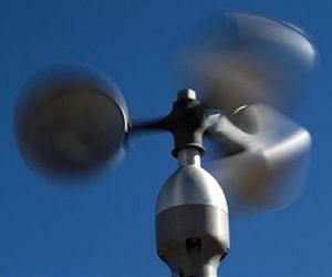 Wind speeds in southern New England declining inland, remaining steady on coast