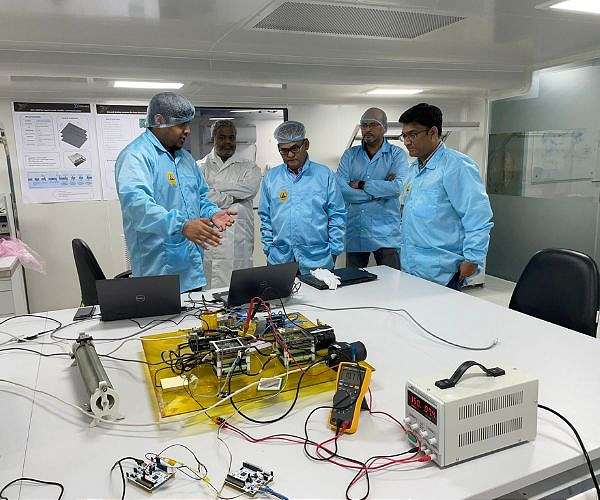 Pioneering E-band technology for unprecedented space communication speeds