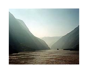 Yangtze river pollution sparks panic in China