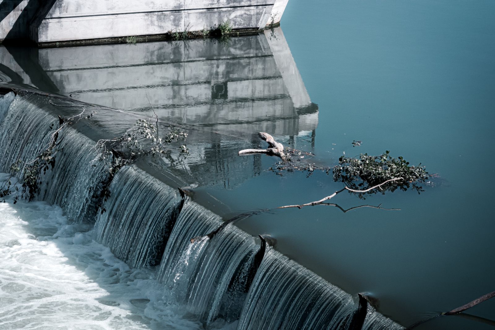 Edwards Dam breach 1999